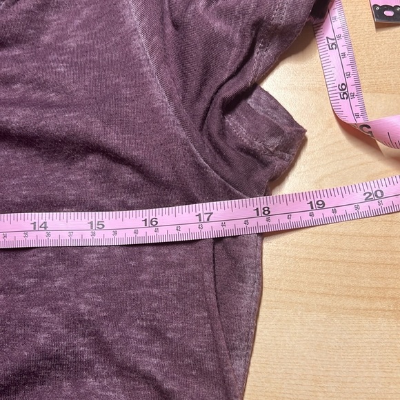 le verde Lightweight Open-back Lux T-Shirt Size Medium. - Picture 6 of 6